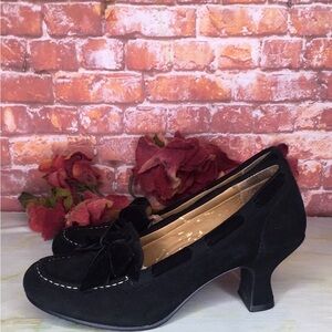 Naturalizer Retro Black Suede Kitten Heels
